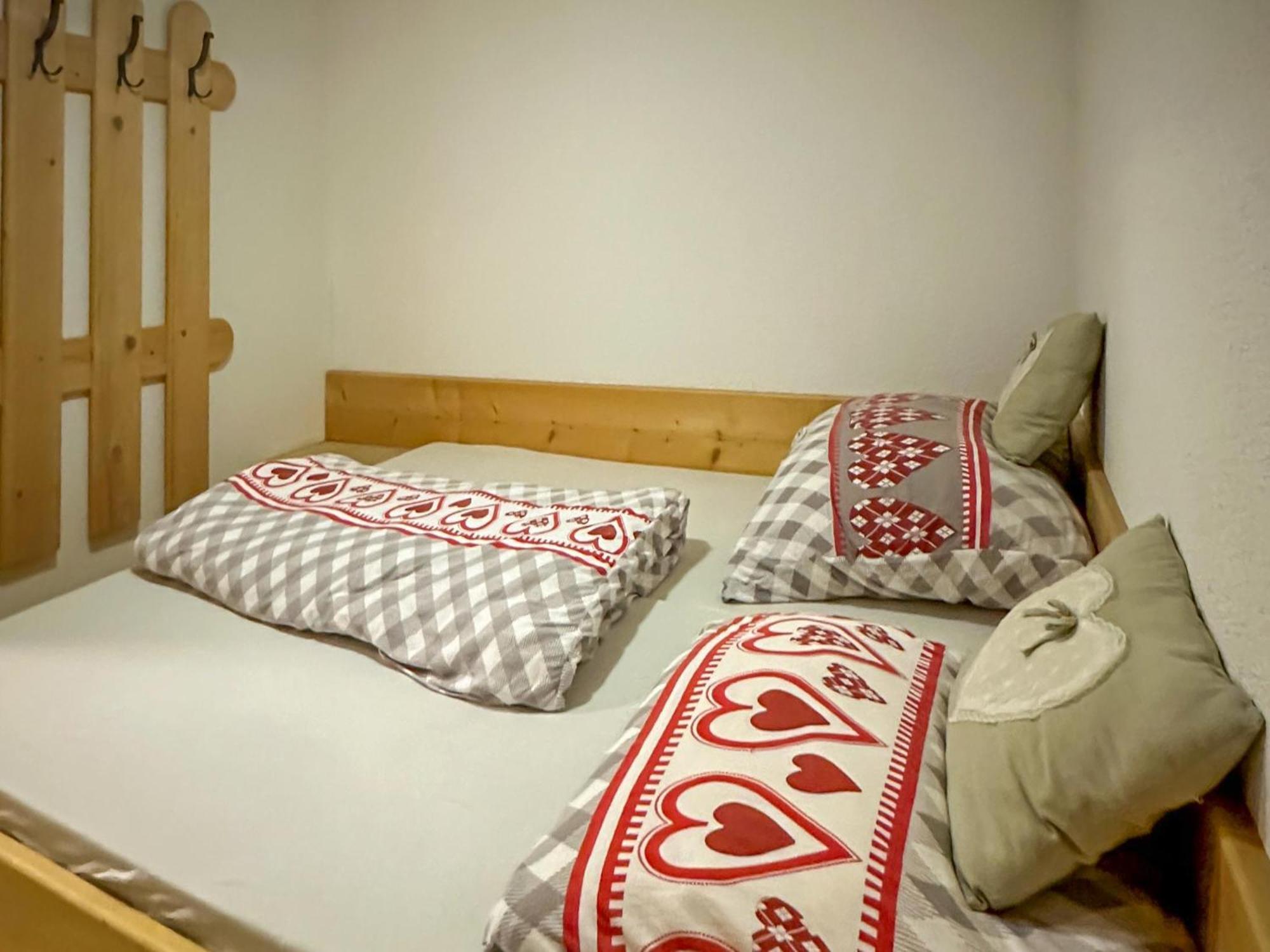 Doppelzimmer mit Gemeinschaftsdusche und -WC